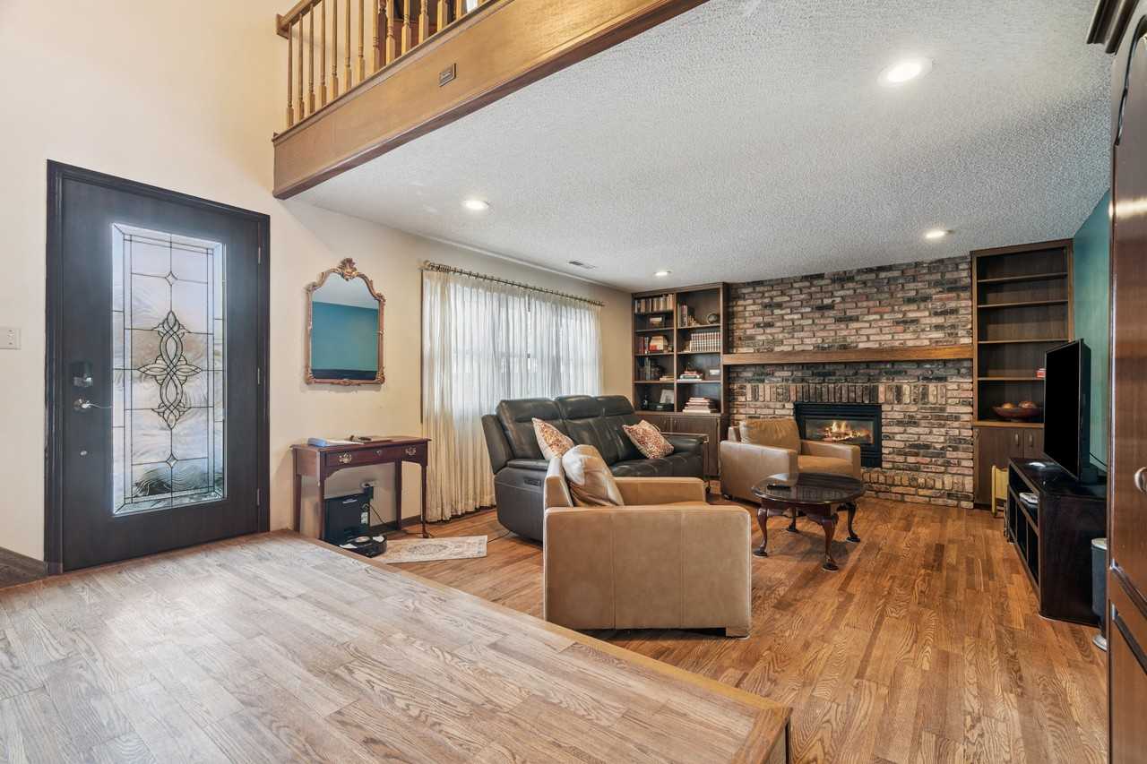 1245 Michelle Ct - Photo 3 of 27