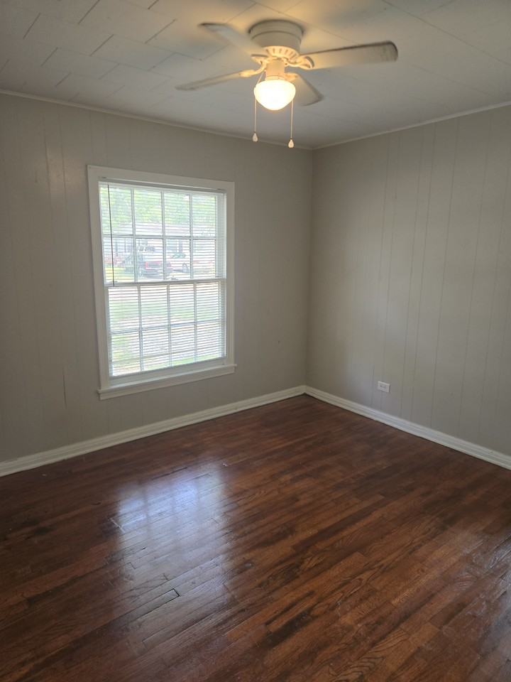 3901 Windsor Ave - Photo 7 of 10