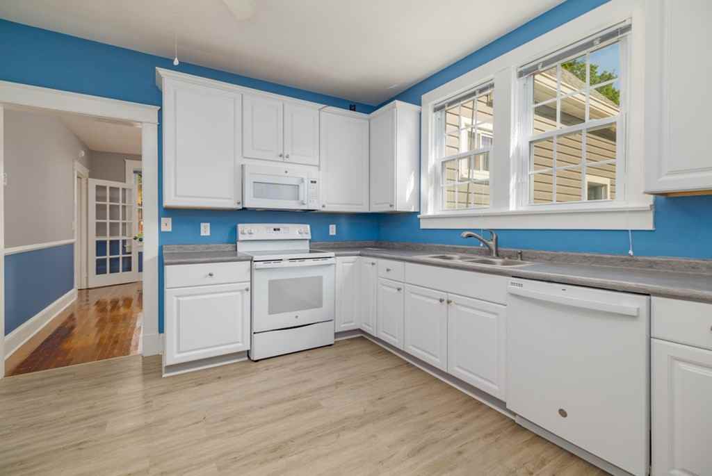 706 College Ave - Photo 6 of 38