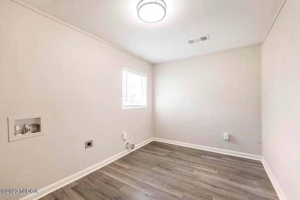 379 Rogers Ave - Photo 4 of 18