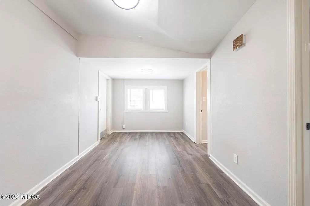 379 Rogers Ave - Photo 5 of 18