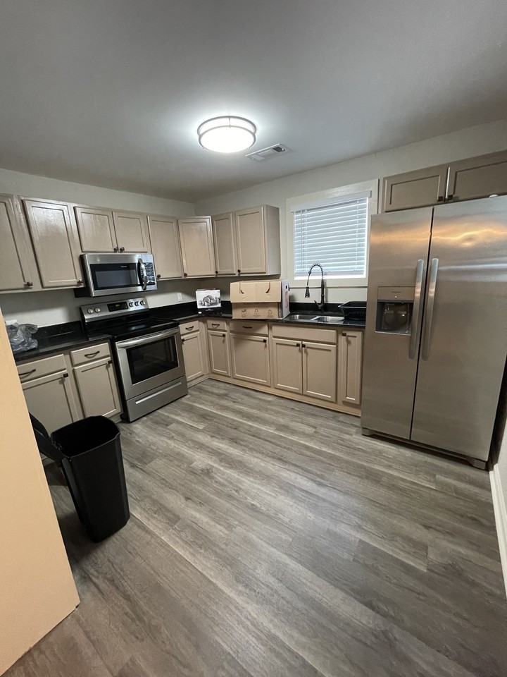 379 Rogers Ave - Photo 7 of 18