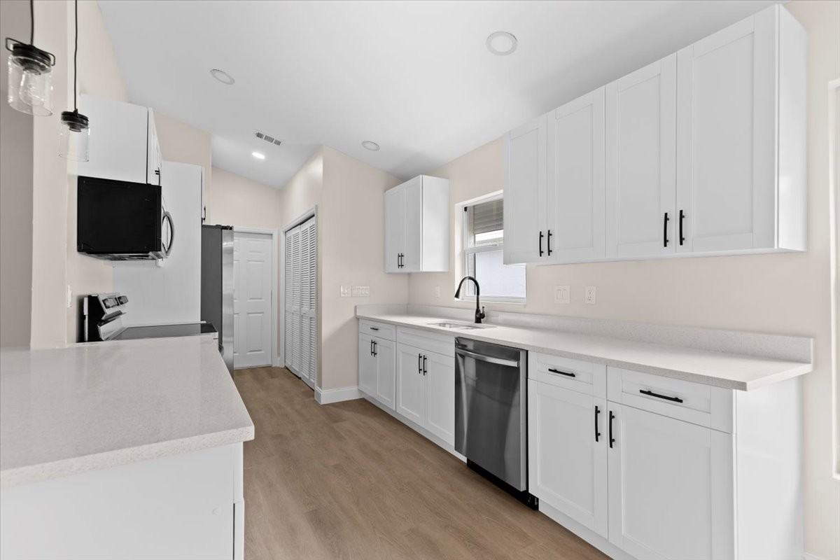 3358 Sabal Springs Blvd - Photo 4 of 26