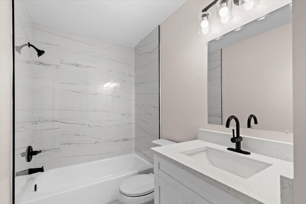 3358 Sabal Springs Blvd - Photo 7 of 26