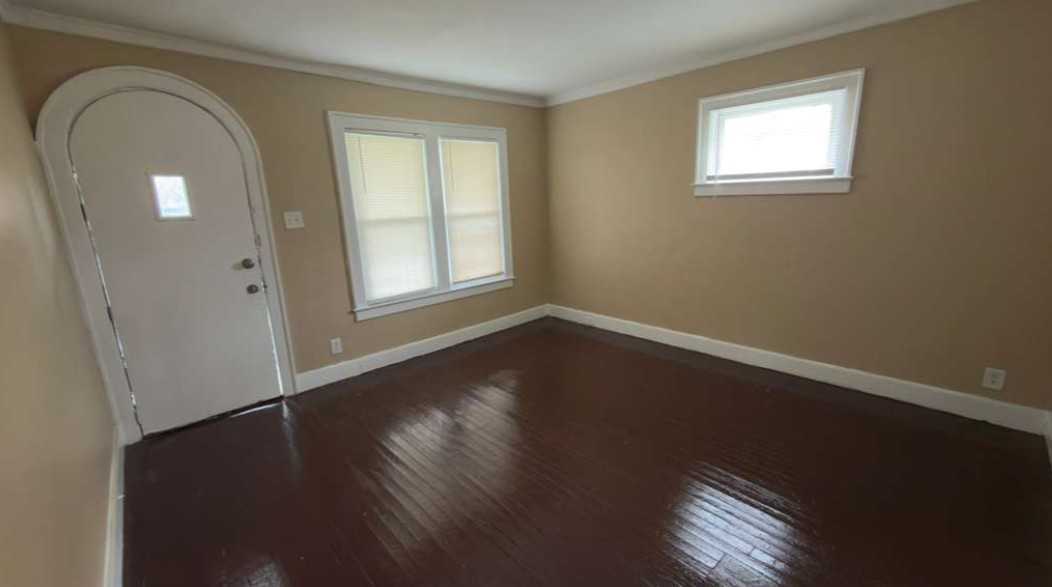 19703 Keating St - Photo 2 of 11