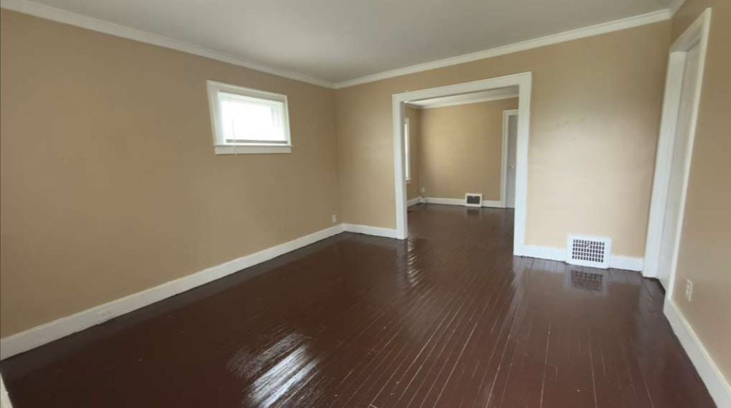 19703 Keating St - Photo 3 of 11