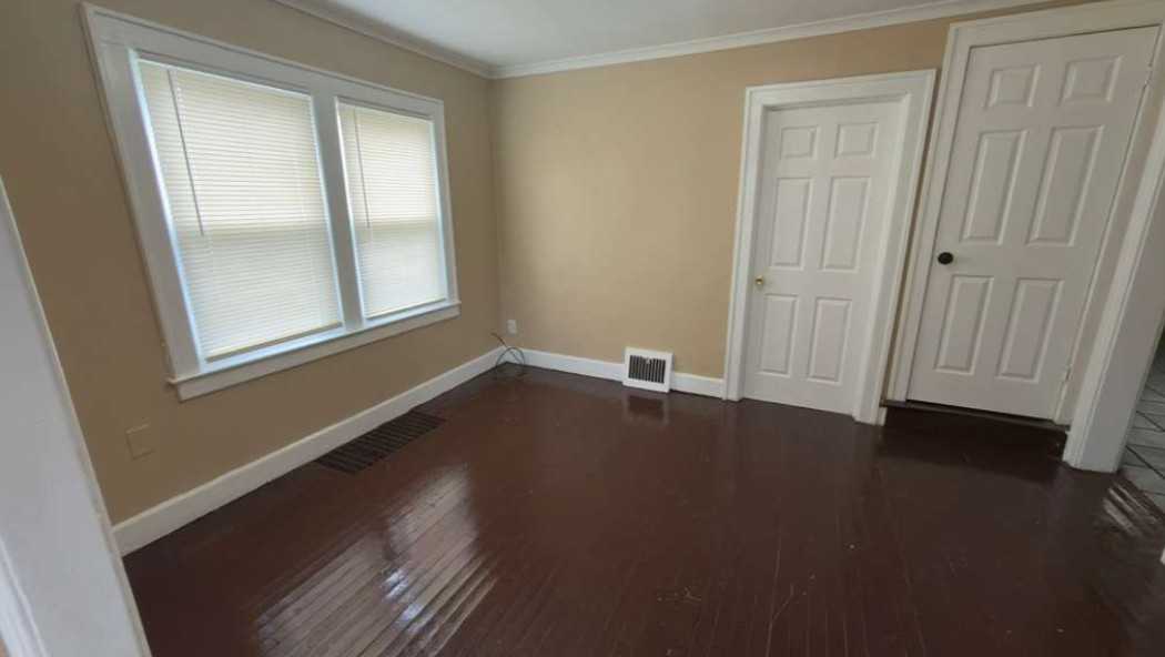 19703 Keating St - Photo 4 of 11