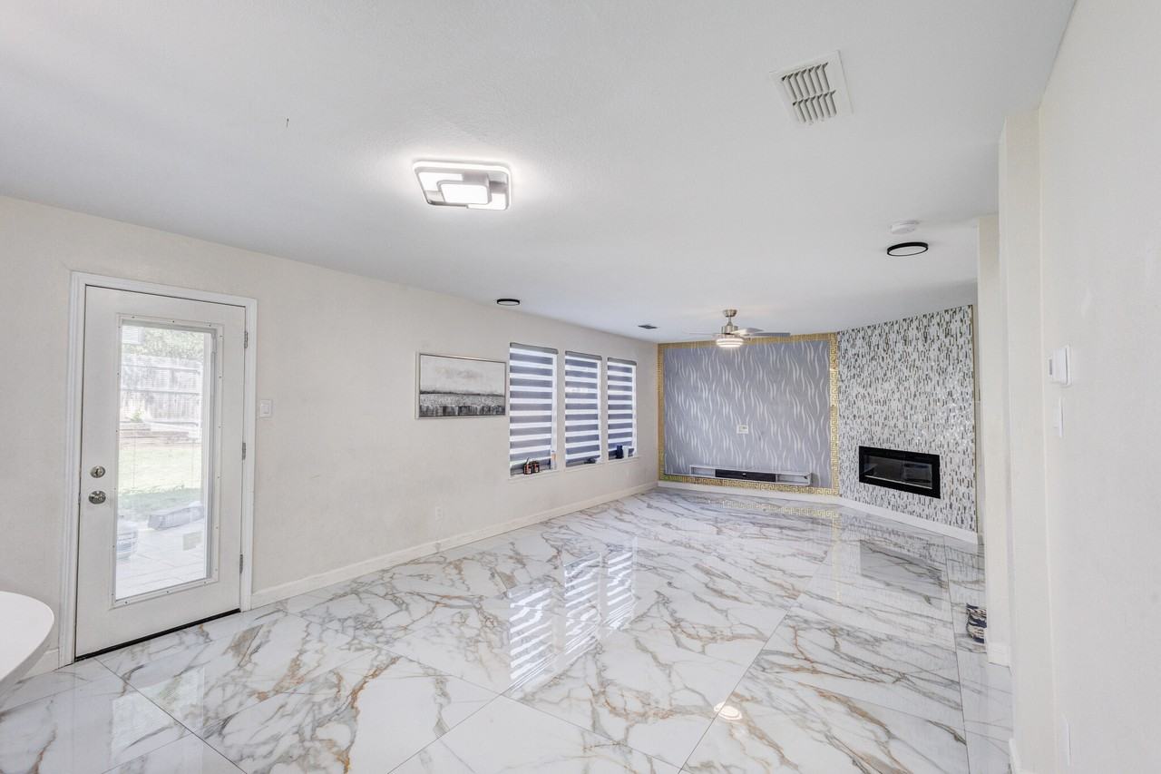 519 Darlene Trl - Photo 5 of 26