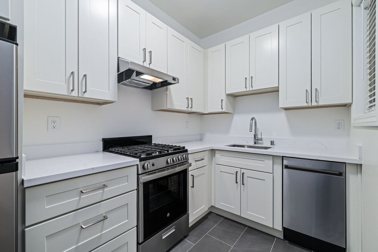 455 Hyde - Photo 2 of 14