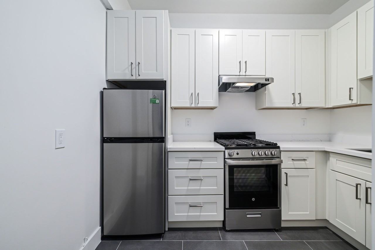 455 Hyde - Photo 3 of 14