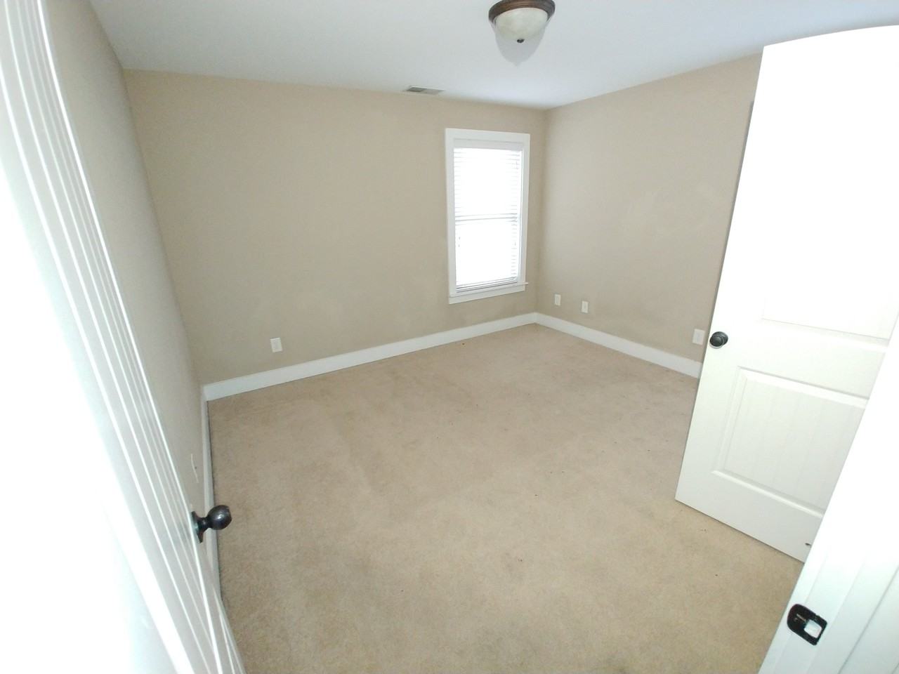 2000 Rossburg Pl - Photo 4 of 12