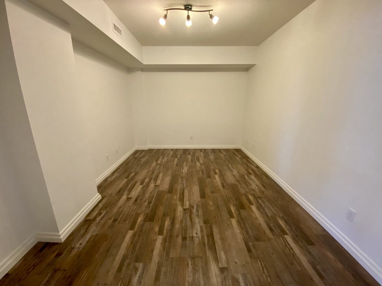 2504 109 St Nw - Photo 4 of 23