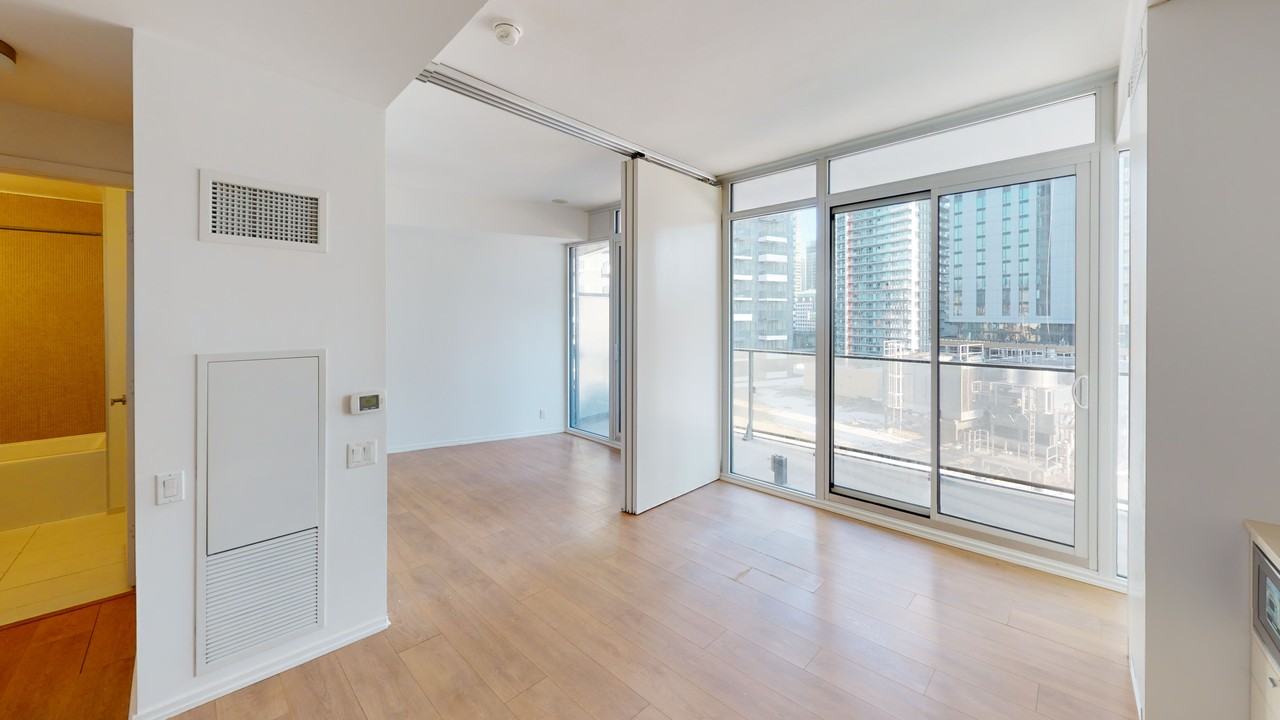 125 Peter St - Photo 2 of 17