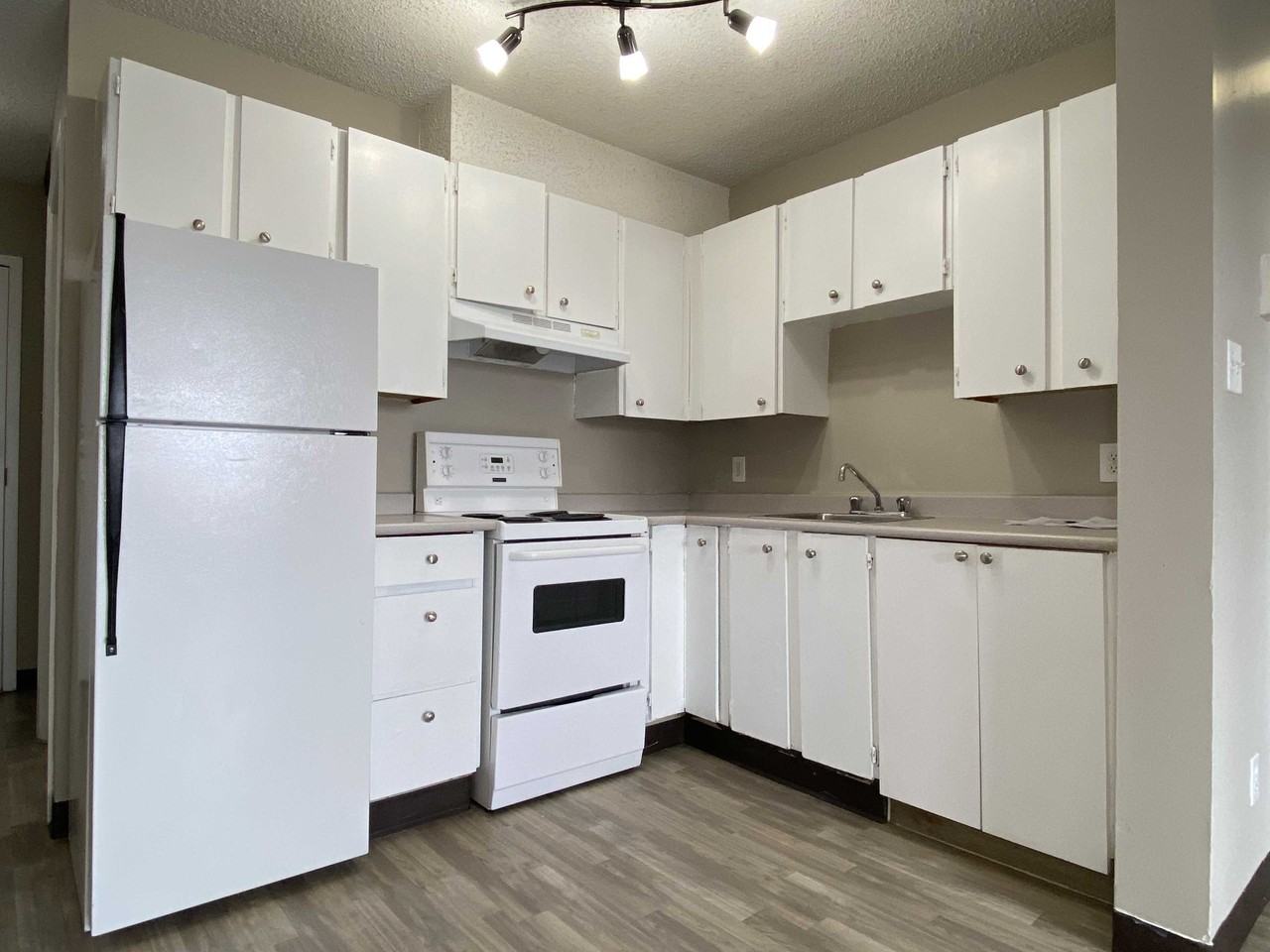 Mainstreet 402 - Photo 5 of 12