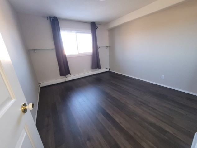 4732 54 St - Photo 3 of 6