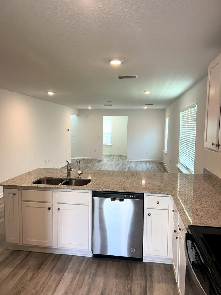 133 Staggerbush St - Photo 7 of 12