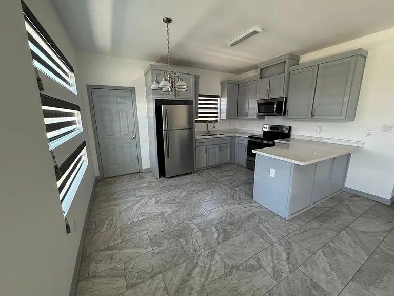 800 N Kentucky St - Photo 3 of 9