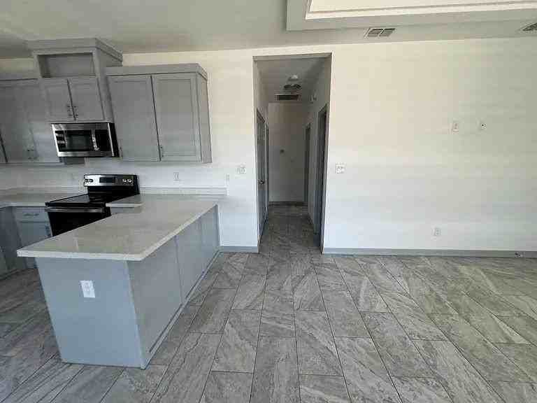 800 N Kentucky St - Photo 4 of 9