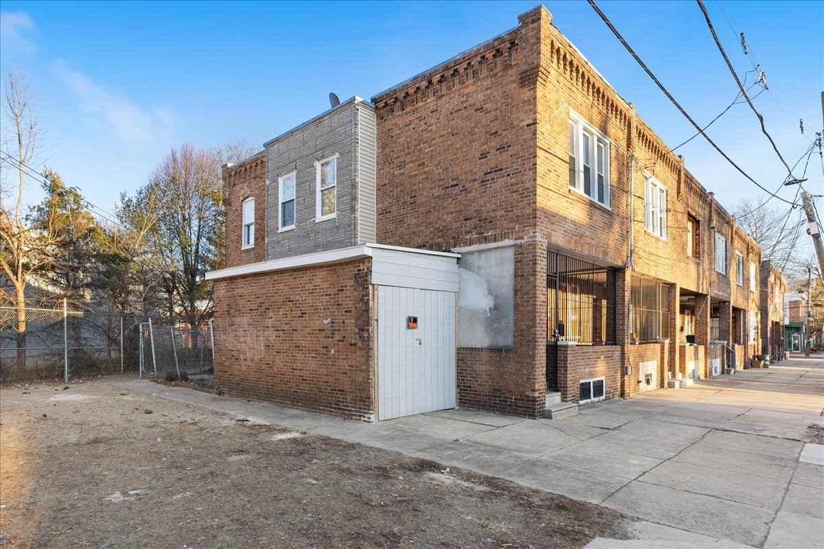 1602 Pershing St #1 - Photo 4 of 29