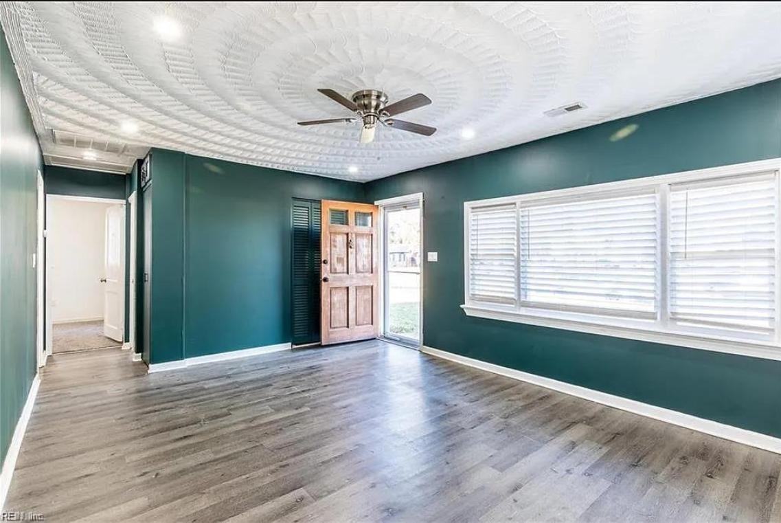 769 Denison Ave - Photo 5 of 10