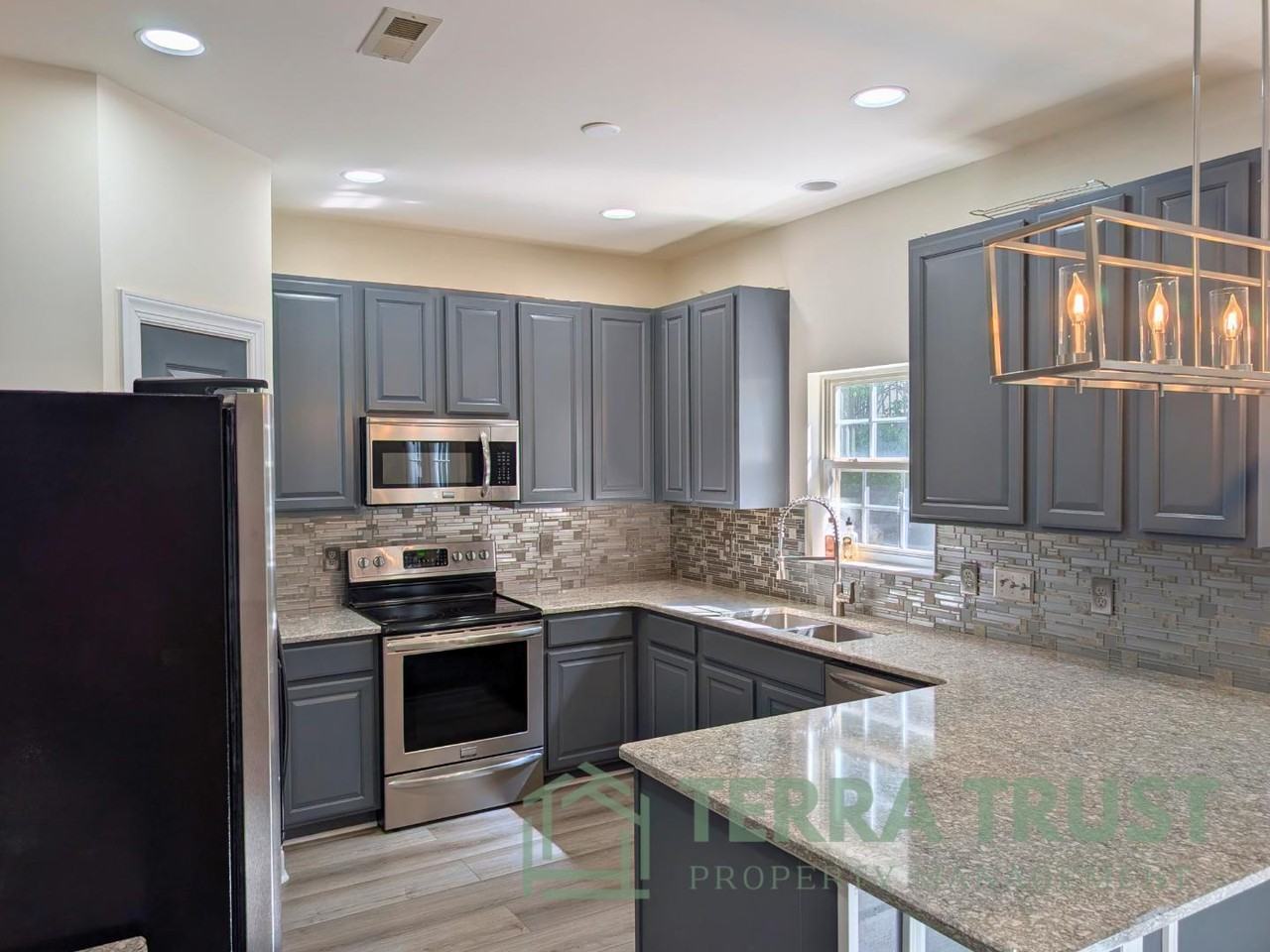 10429 Madison Park Dr - Photo 3 of 20
