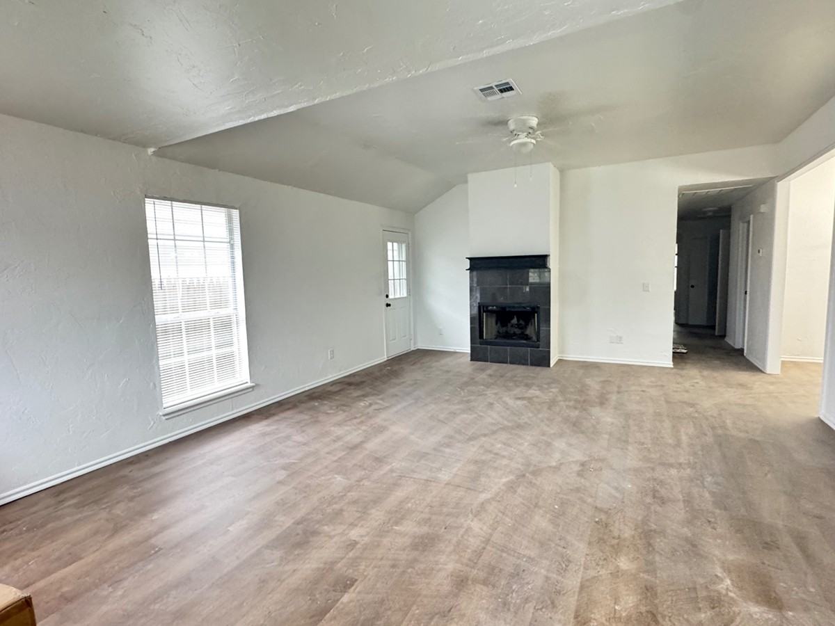223 W 6th St #1 - Photo 2 of 11