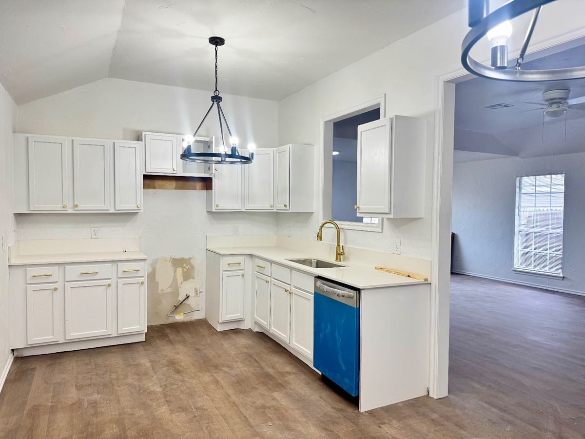 223 W 6th St #1 - Photo 5 of 11