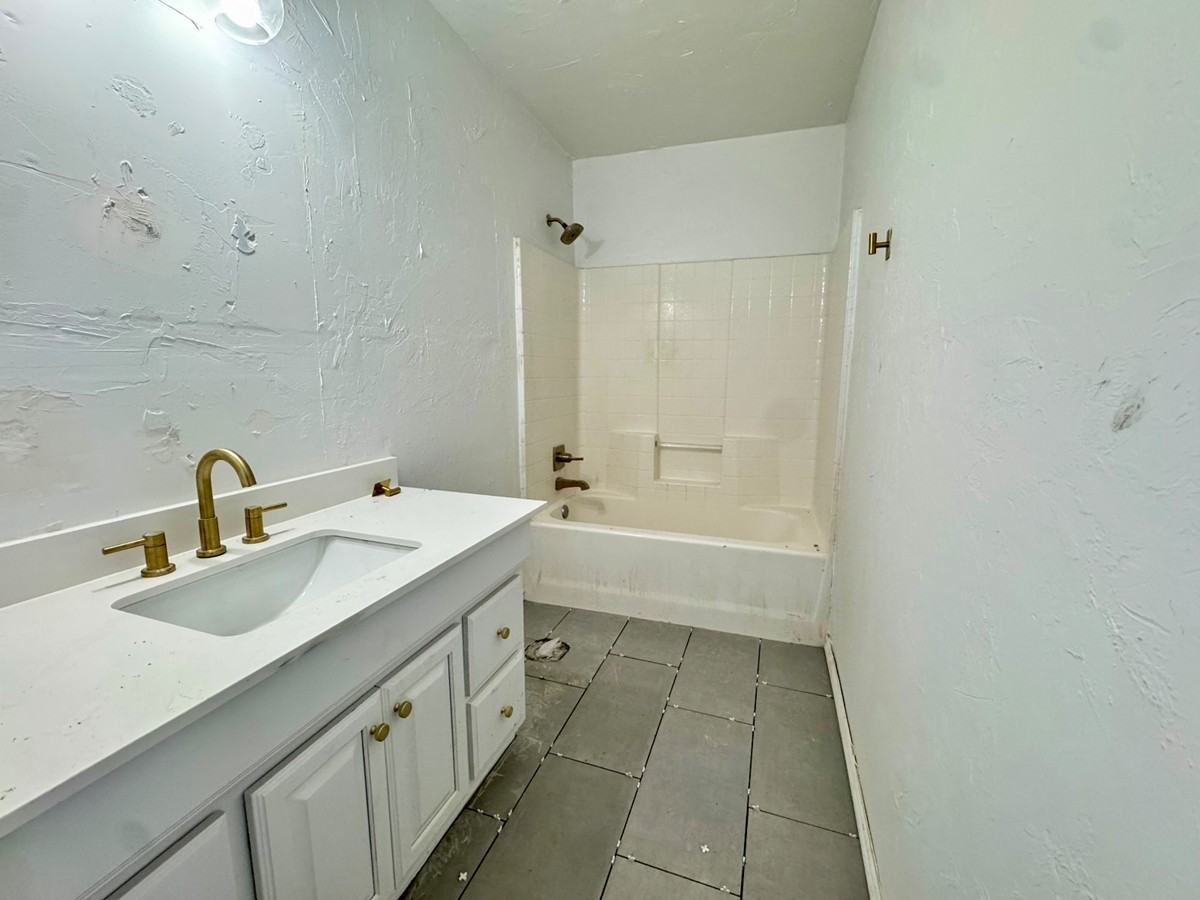 223 W 6th St #1 - Photo 6 of 11