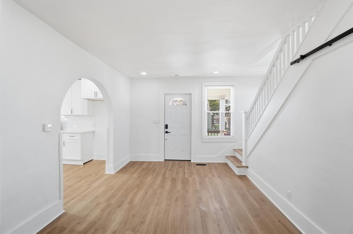 630 Ewing Ave - Photo 6 of 20