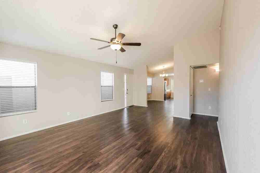 11622 W Olive Dr - Photo 4 of 16
