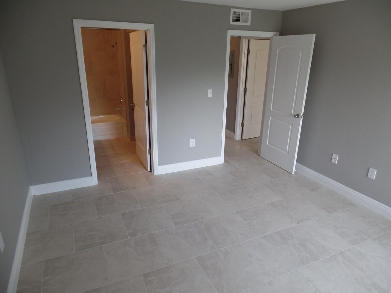 2647 Nw 33rd St #1 - Photo 3 of 21