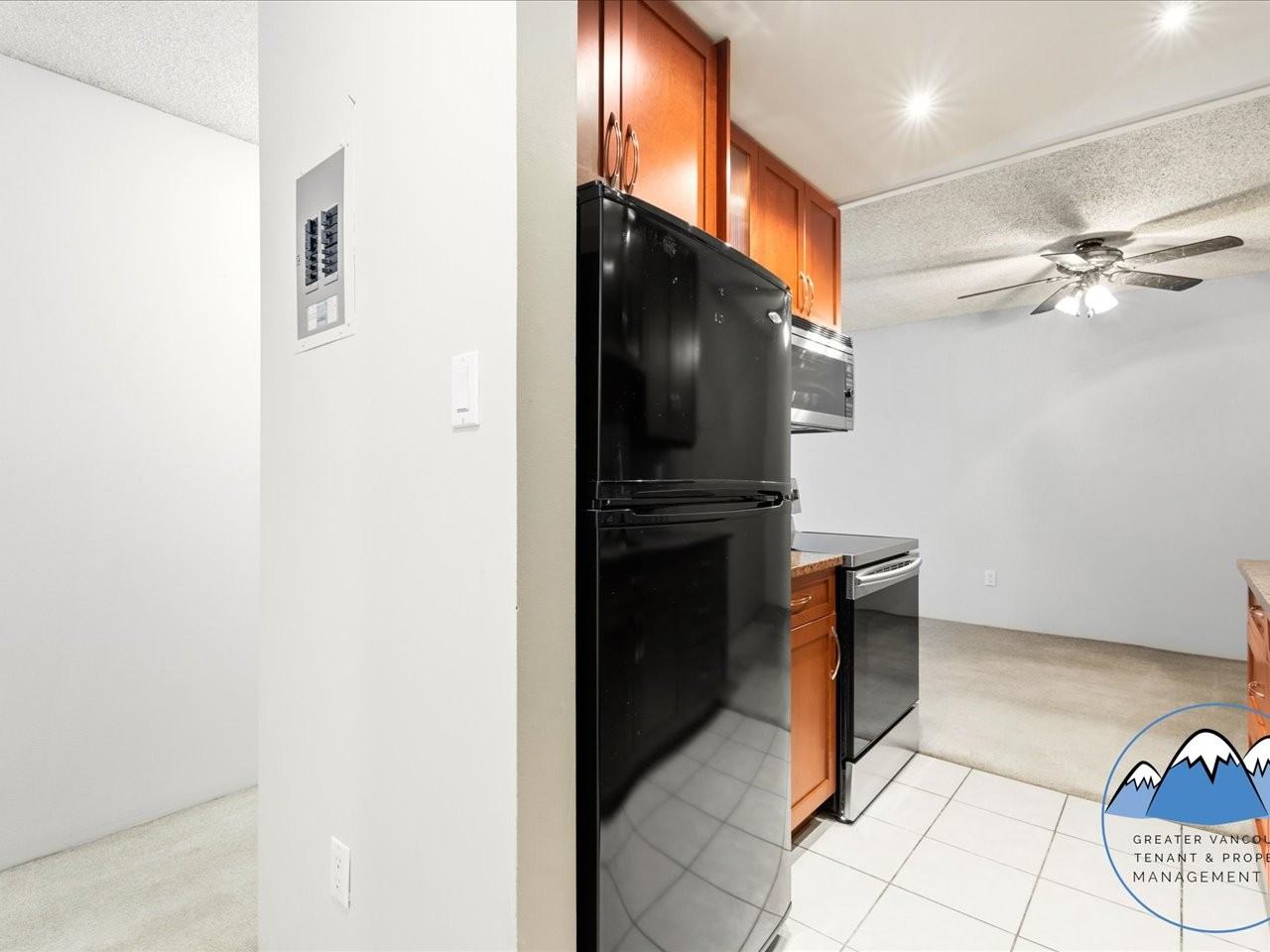 550 Royal Ave - Photo 7 of 27