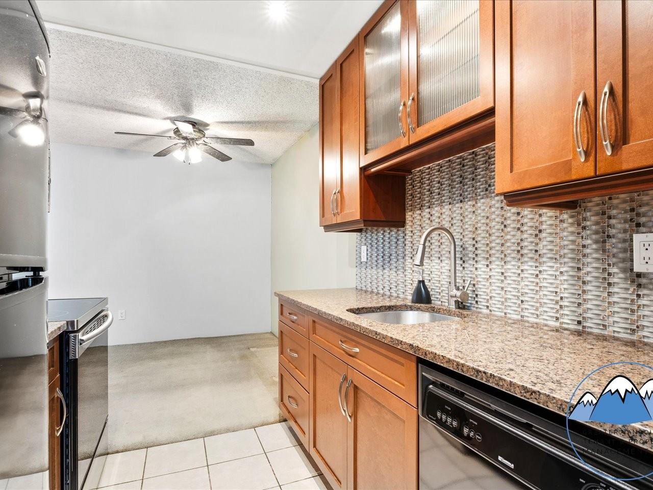 550 Royal Ave - Photo 4 of 27