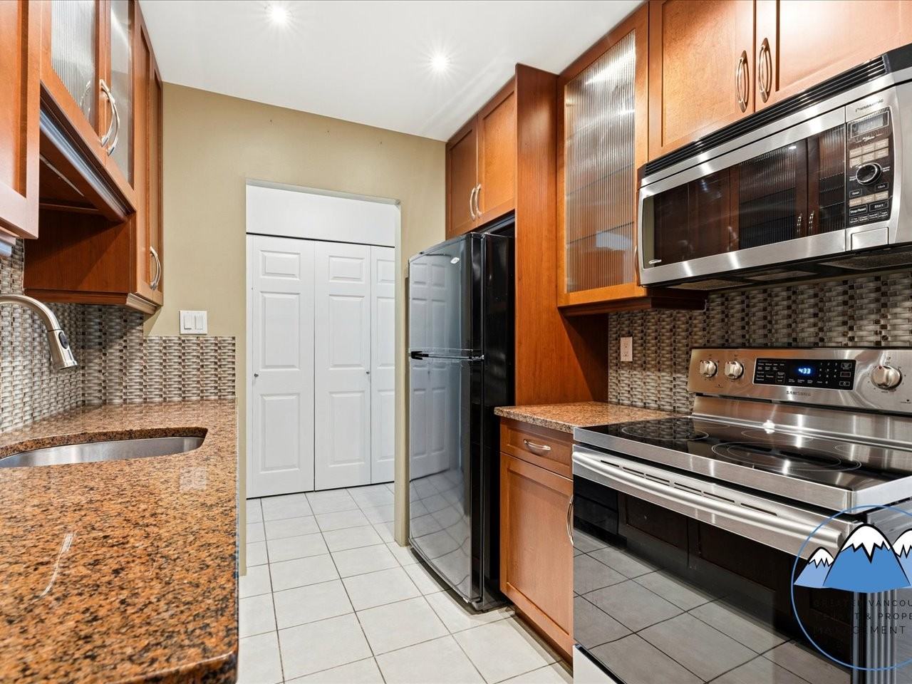 550 Royal Ave - Photo 5 of 27