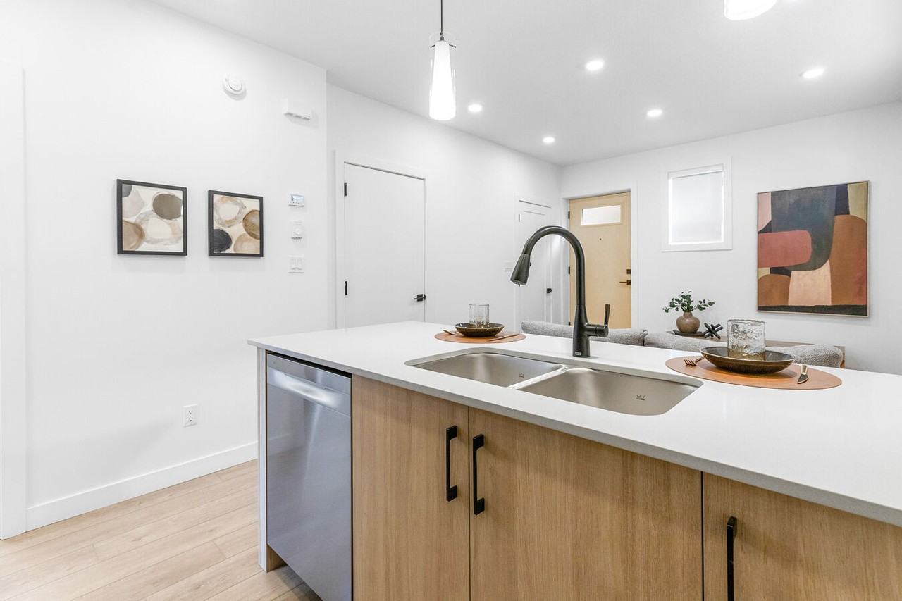 9817 153 St Nw Bsmt 6 - Photo 6 of 17