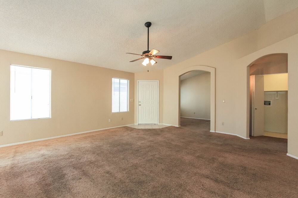 8864 W Morningside Dr - Photo 2 of 15