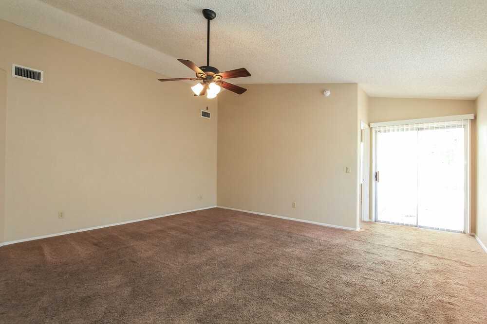 8864 W Morningside Dr - Photo 4 of 15