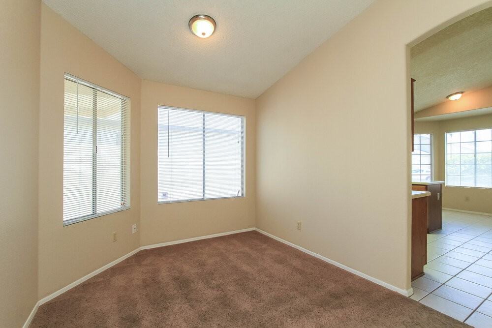 8864 W Morningside Dr - Photo 5 of 15
