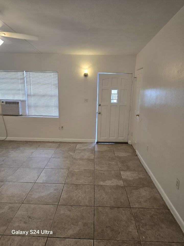 2326 Shenandoah Rd Ne Apt B #2 - Photo 4 of 9