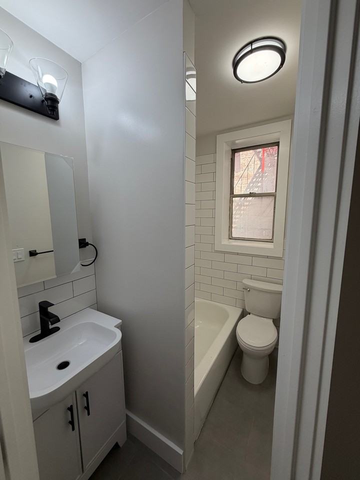 5608 Hudson AveApt 8 #5608-08 - Photo 3 of 9