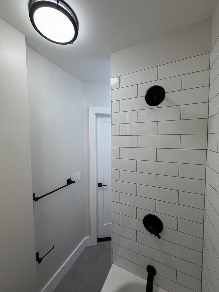 5608 Hudson AveApt 8 #5608-08 - Photo 4 of 9