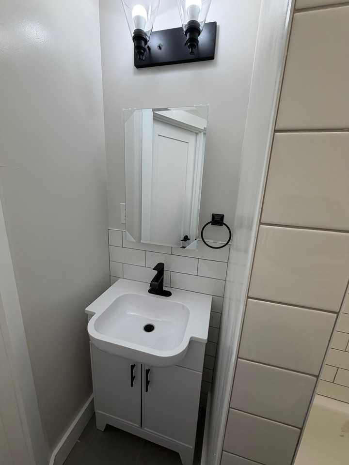 5608 Hudson AveApt 8 #5608-08 - Photo 5 of 9