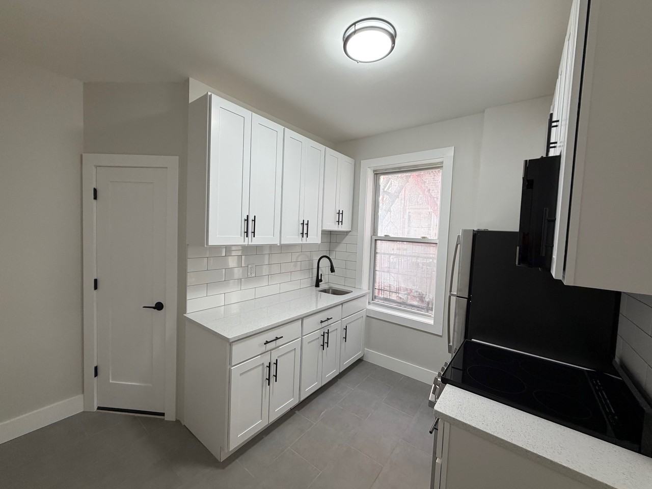 5608 Hudson AveApt 8 #5608-08 - Photo 6 of 9