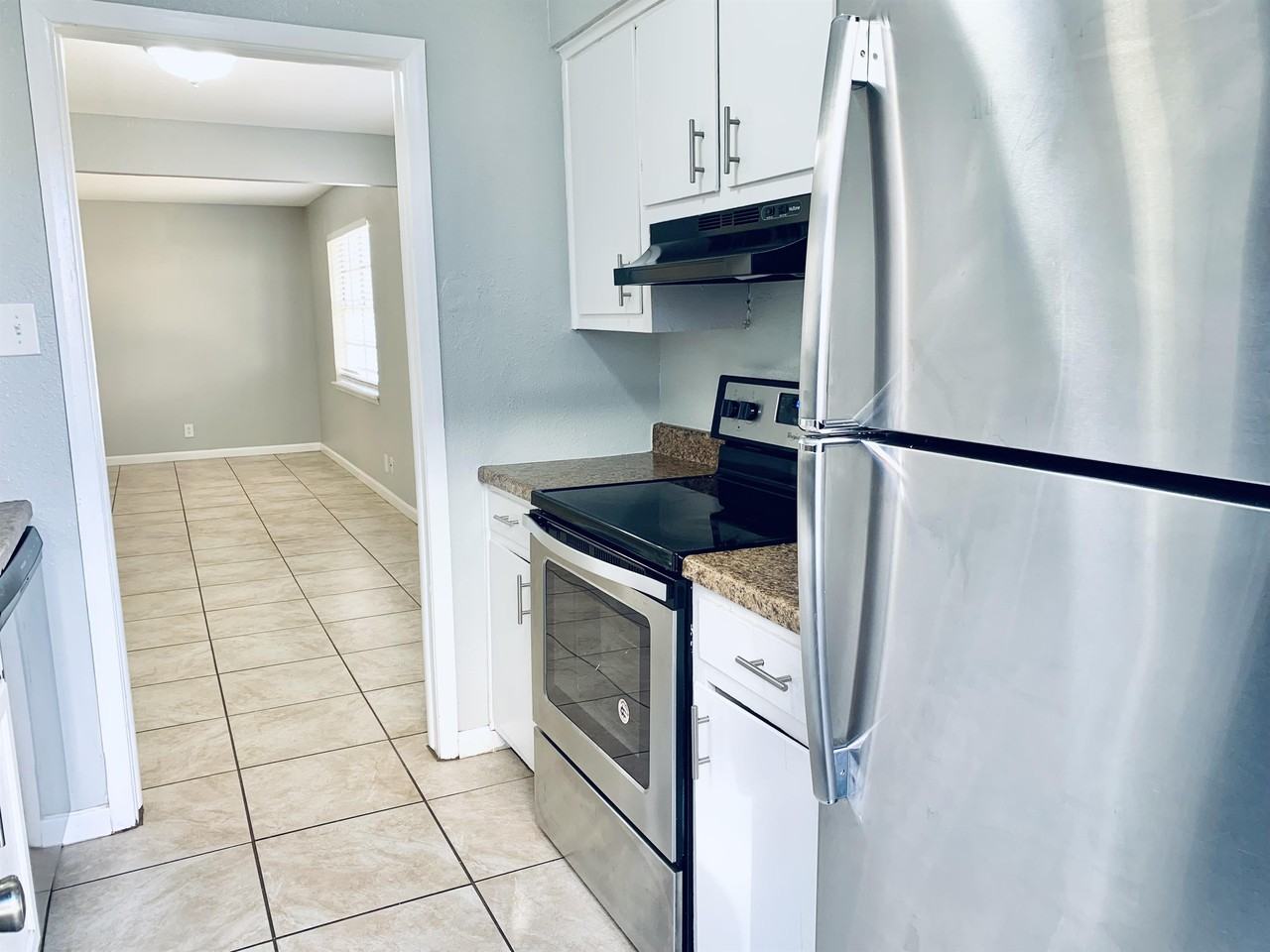 3808 Englewood Cir #3808 - Photo 3 of 17