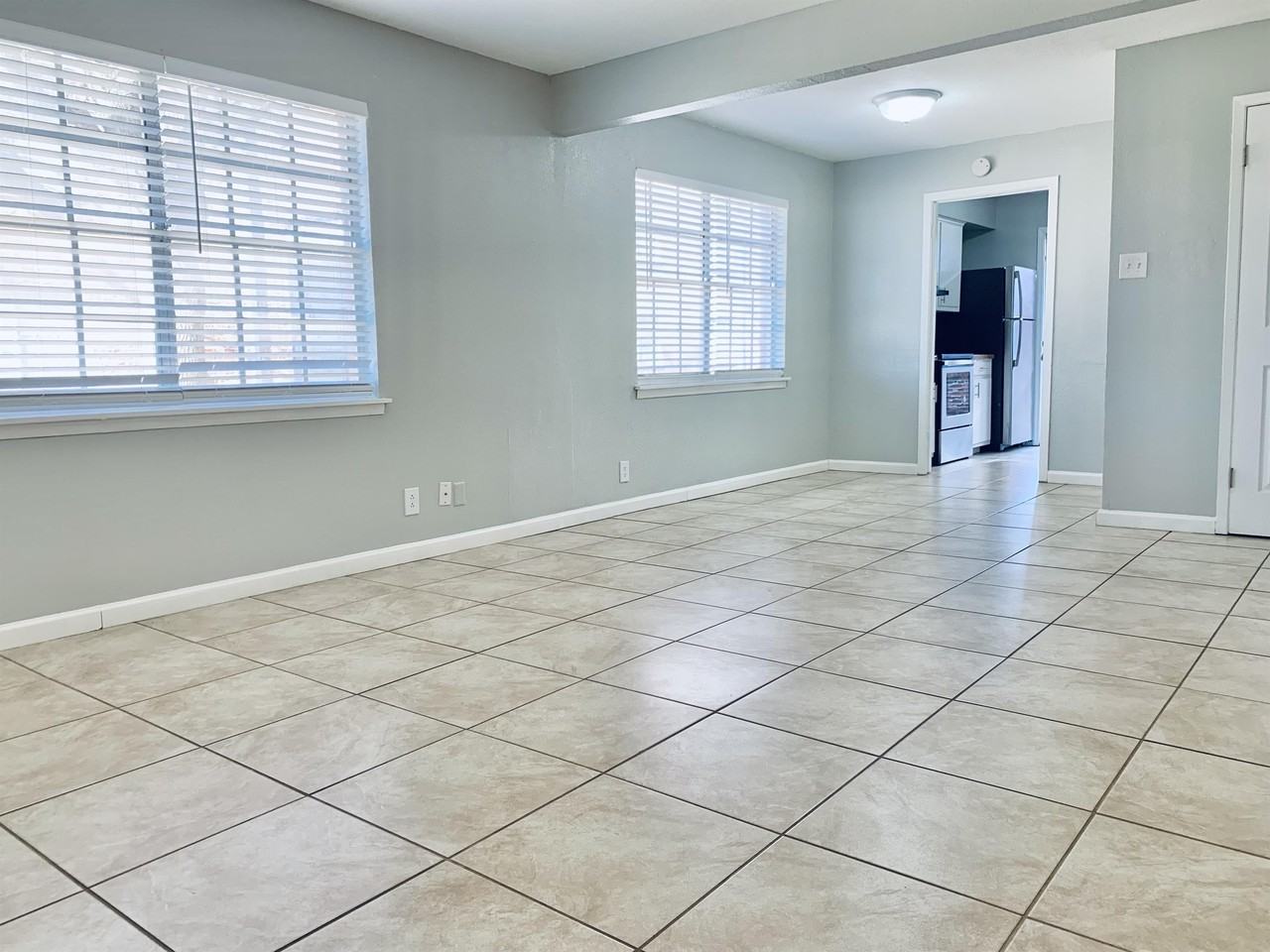 3808 Englewood Cir #3808 - Photo 4 of 17