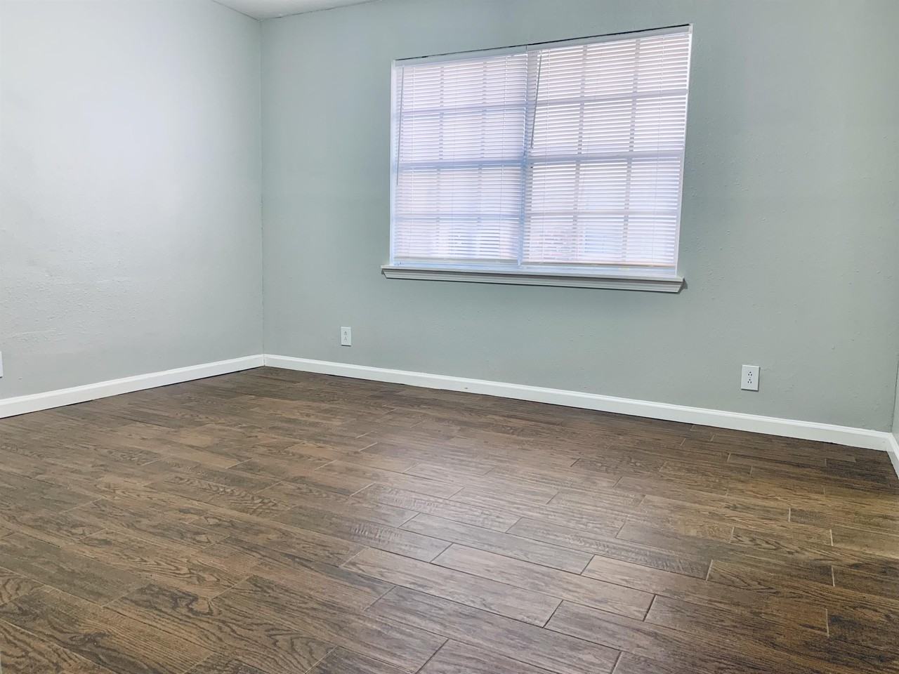 3808 Englewood Cir #3808 - Photo 5 of 17