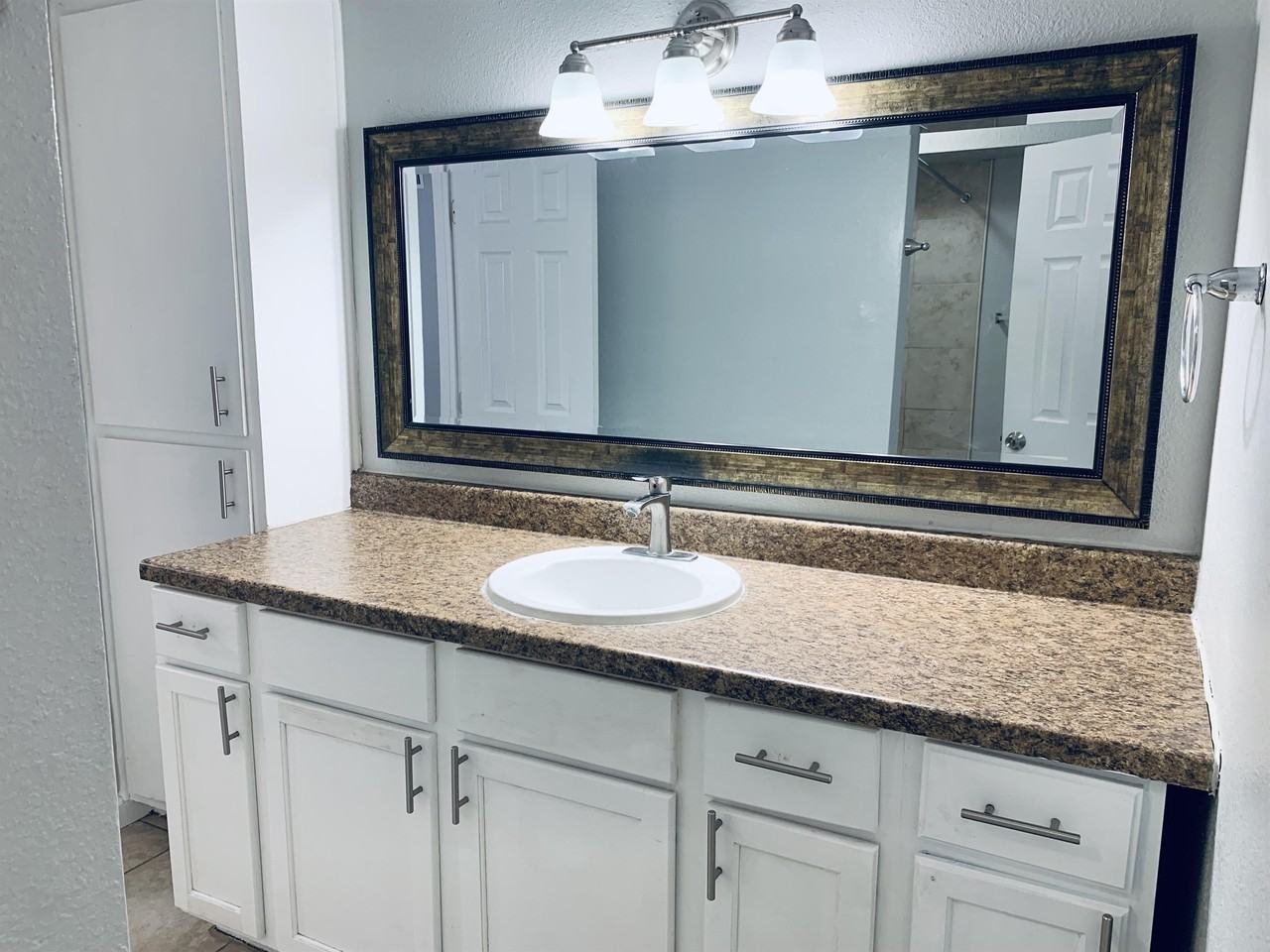 3808 Englewood Cir #3808 - Photo 6 of 17