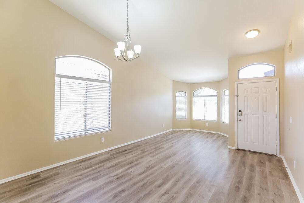 12446 W San Juan Ave - Photo 5 of 17