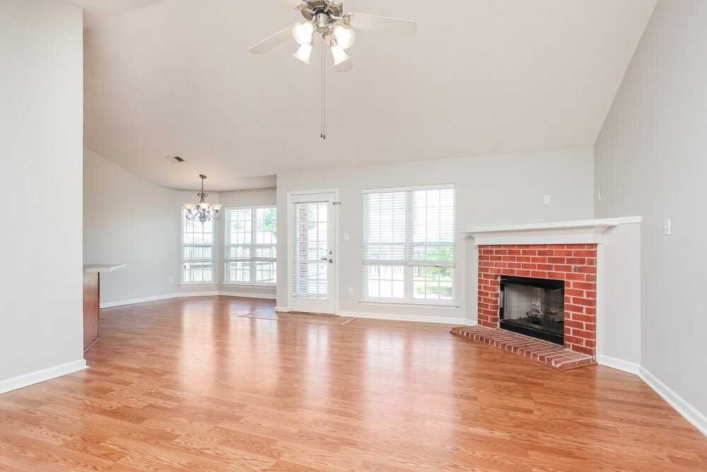 1812 Cherry Creek Dr - Photo 4 of 17