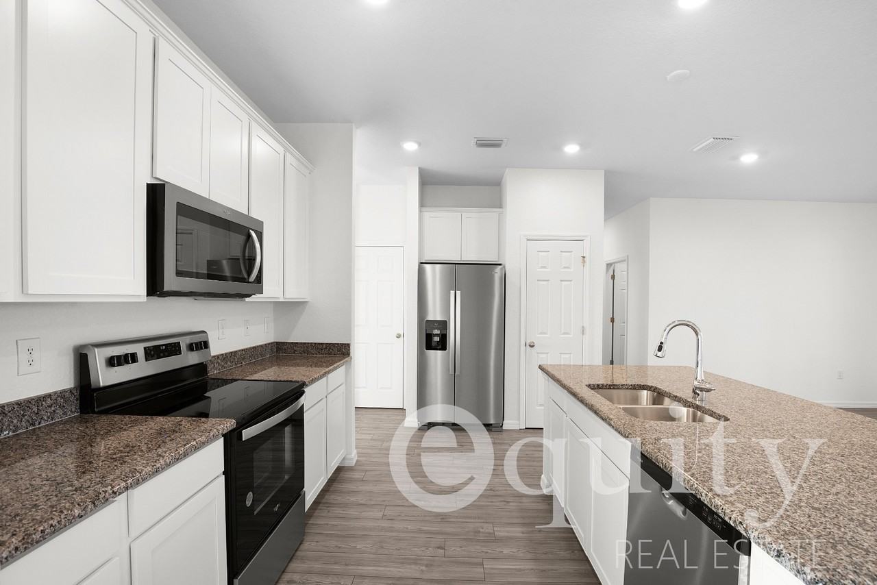 1827 Nw 10th St #1 - Photo 4 of 36